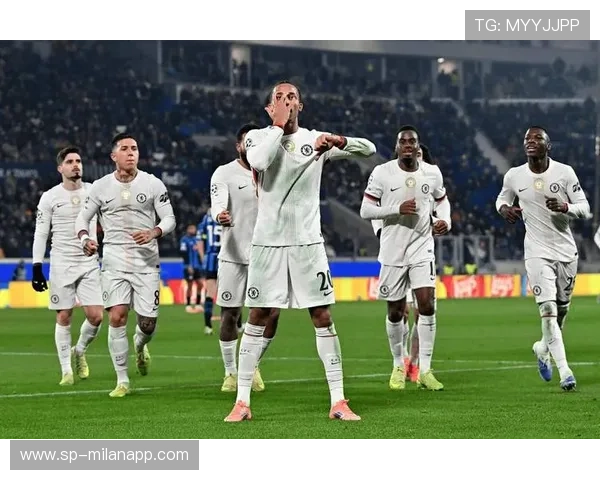 切尔西反击中精准回传成为破局关键