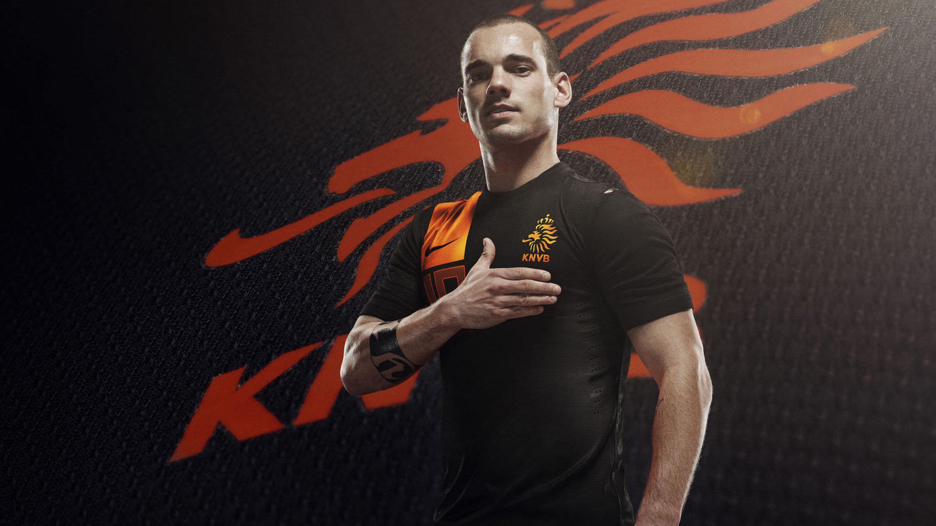 城市交警骑行技能竞技赛 锥桶绕行一气呵成